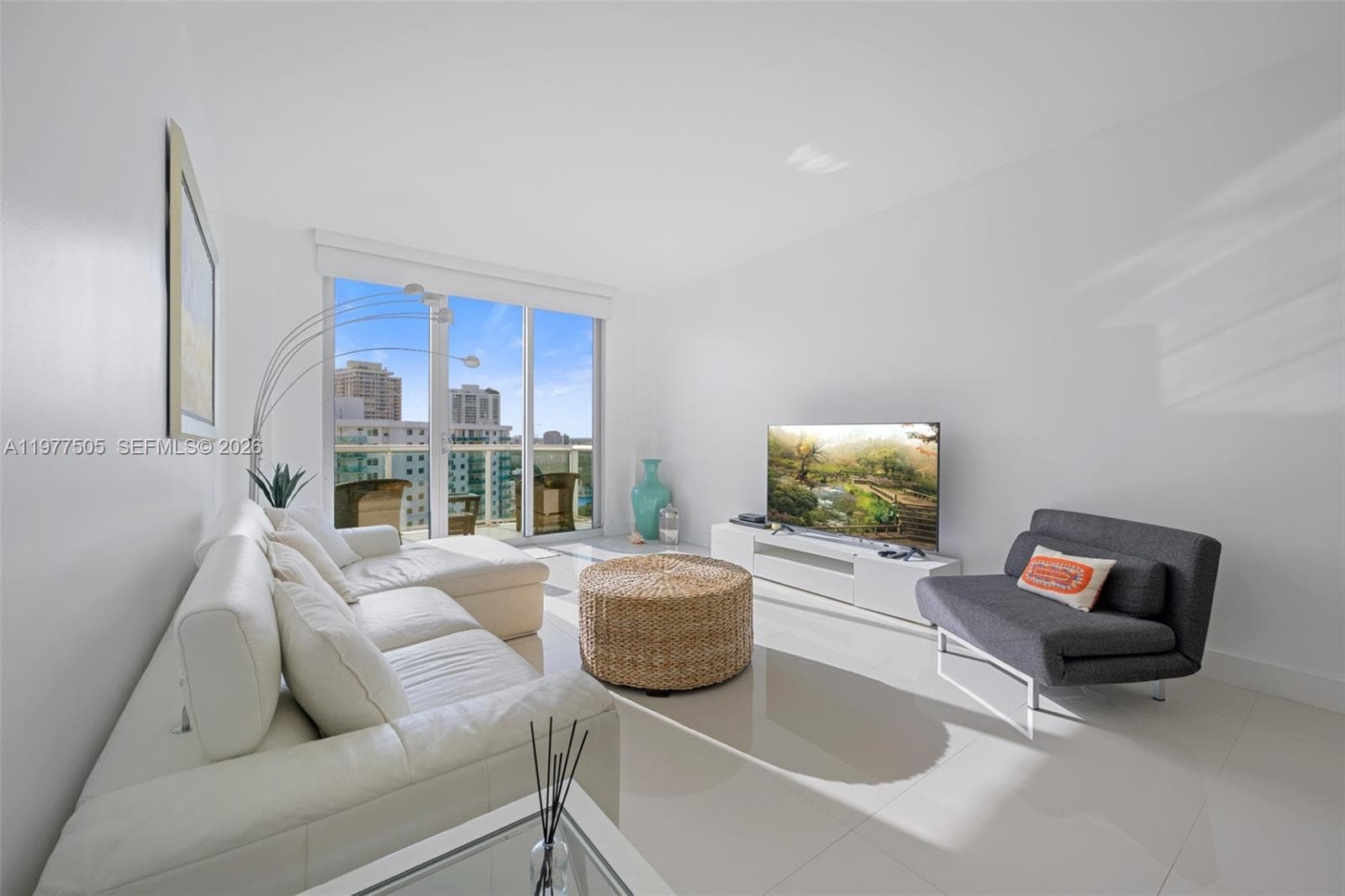 19370 Collins Ave PH-14 photo 3