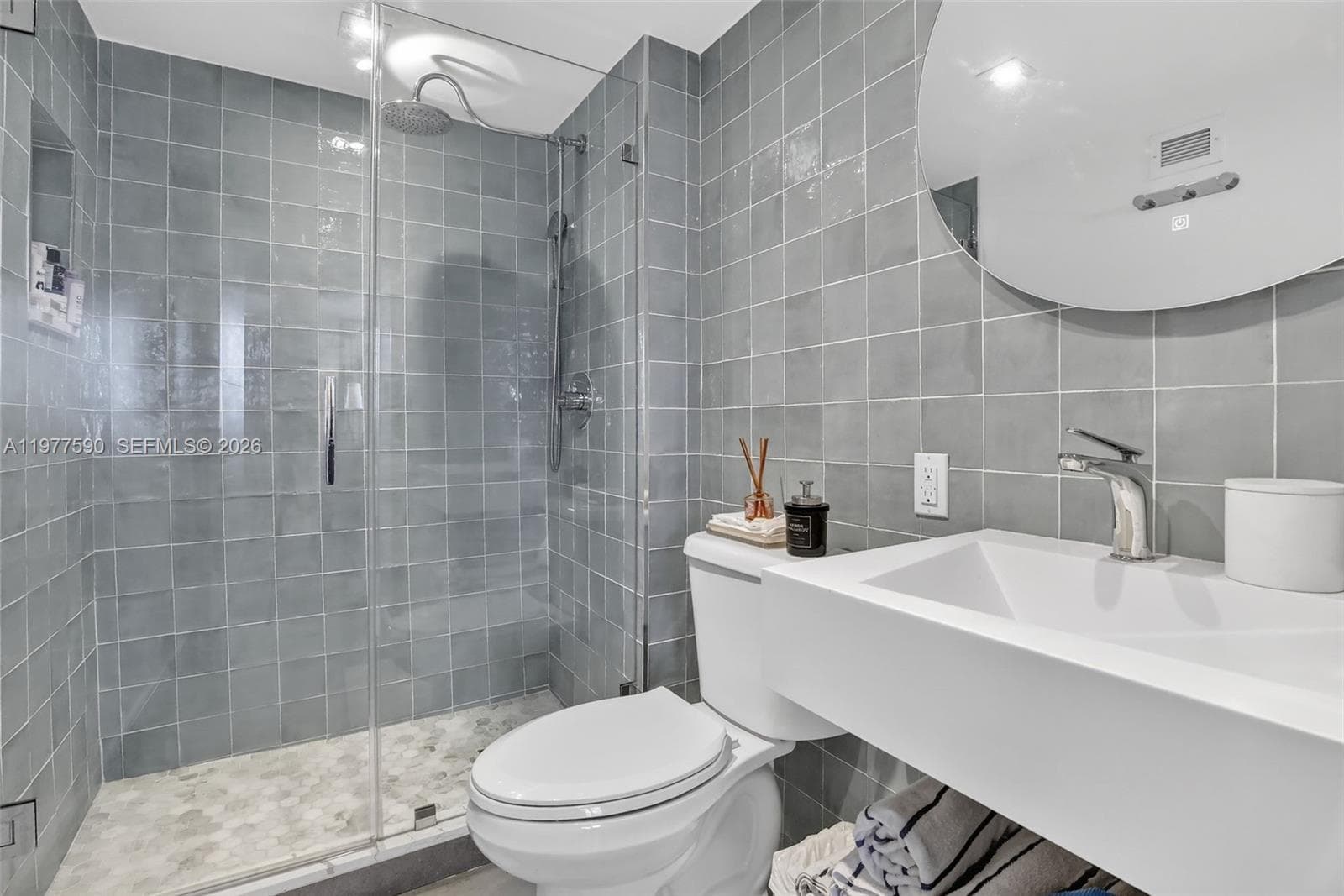 2780 183rd ST 1714 photo 25