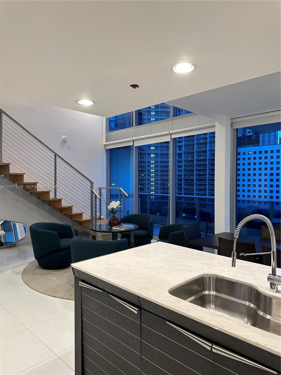 200 S Biscayne Boulevard Way 703 photo 3