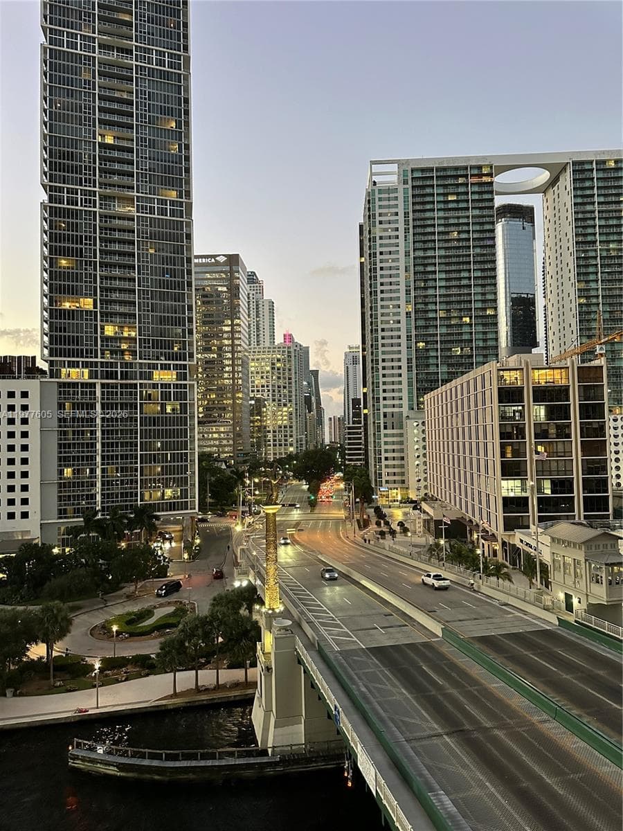 200 S Biscayne Boulevard Way 703 photo 4