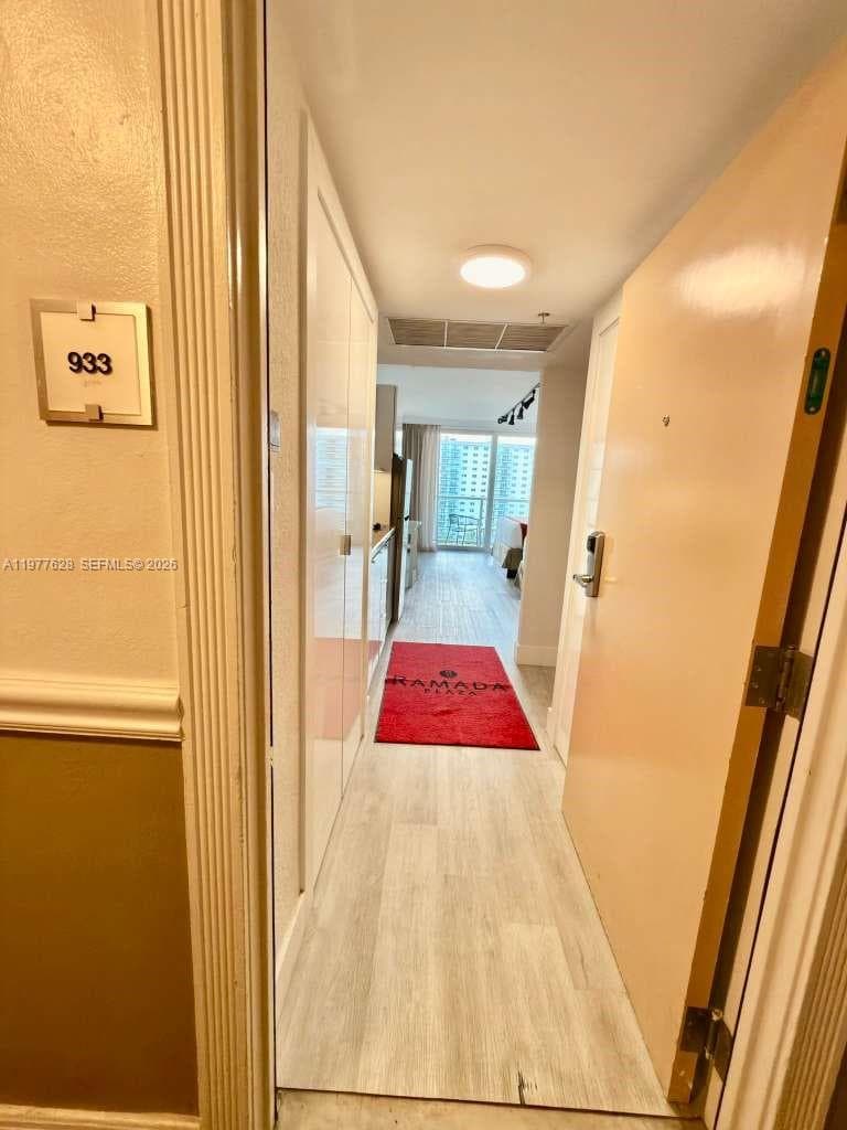 19201 Collins Ave 933 photo 19