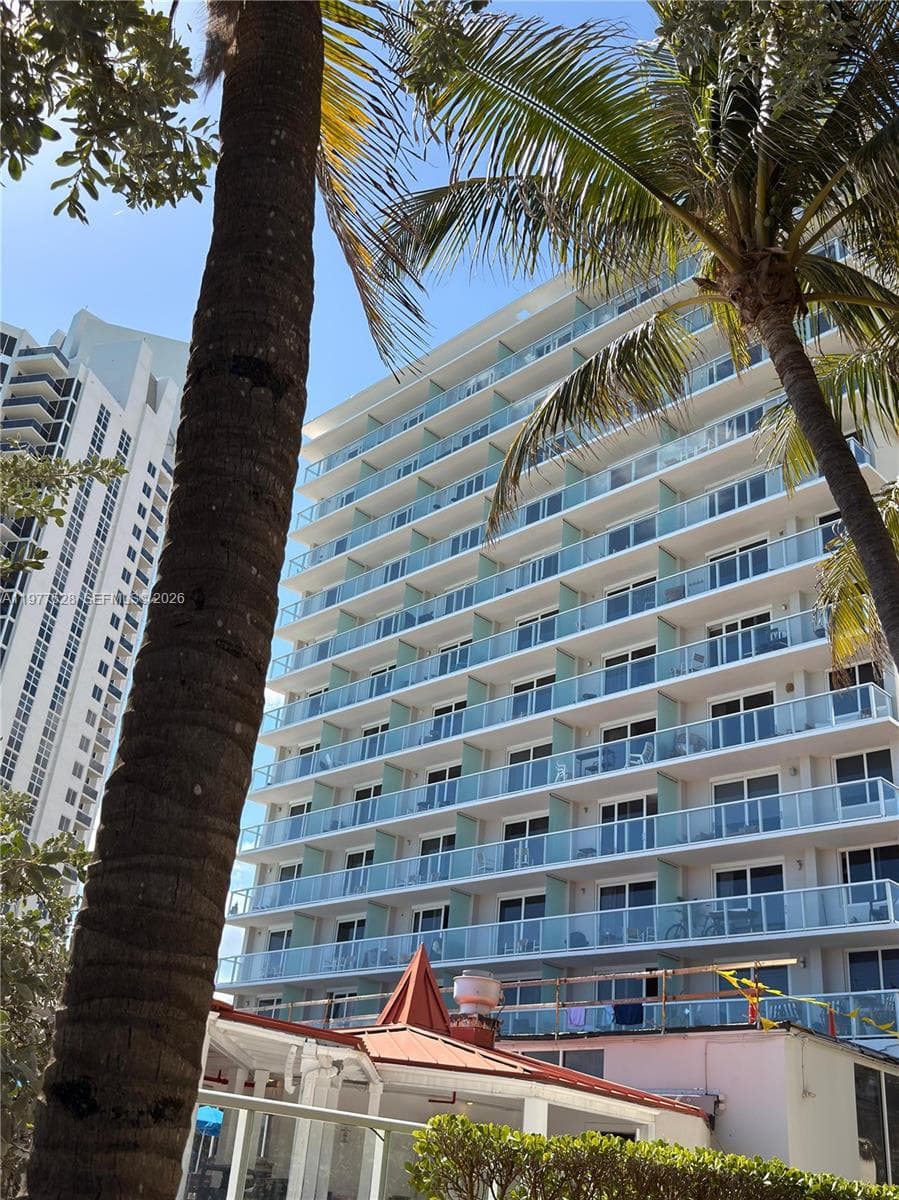 19201 Collins Ave 933 photo 25