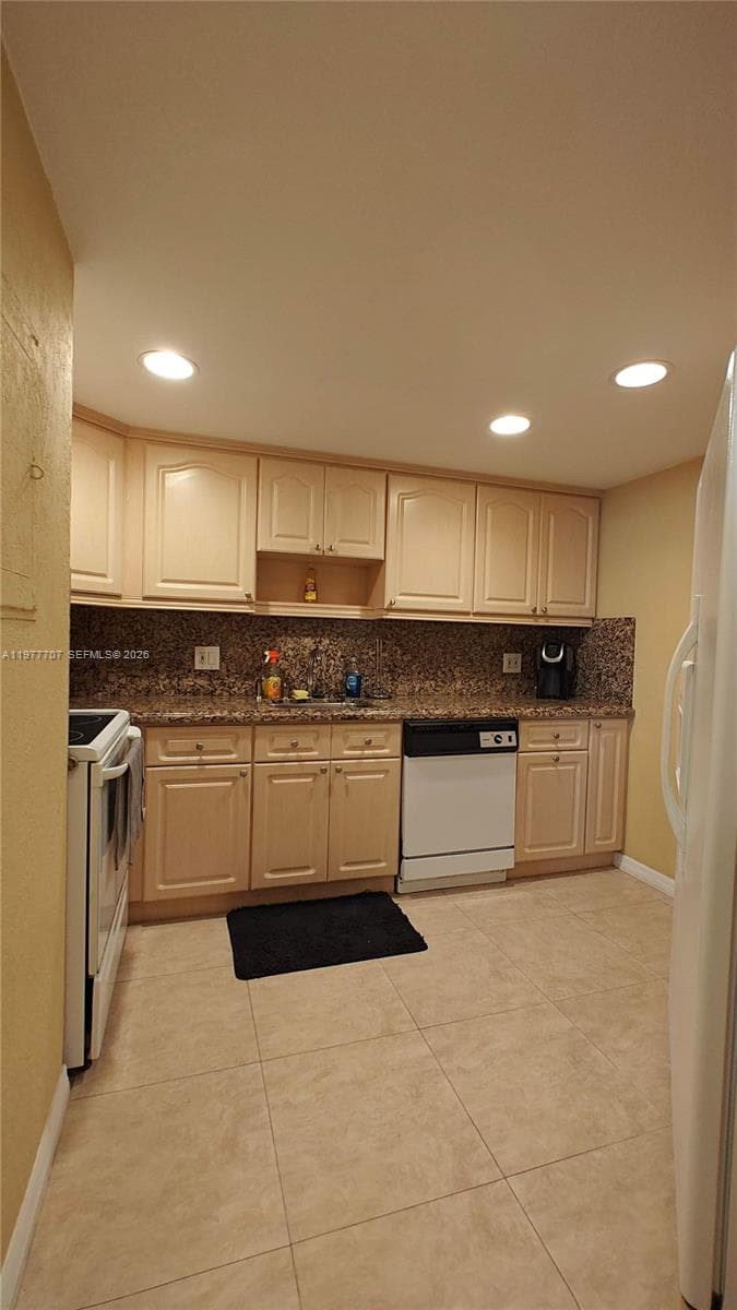 825 Brickell Bay Dr 841 photo 4