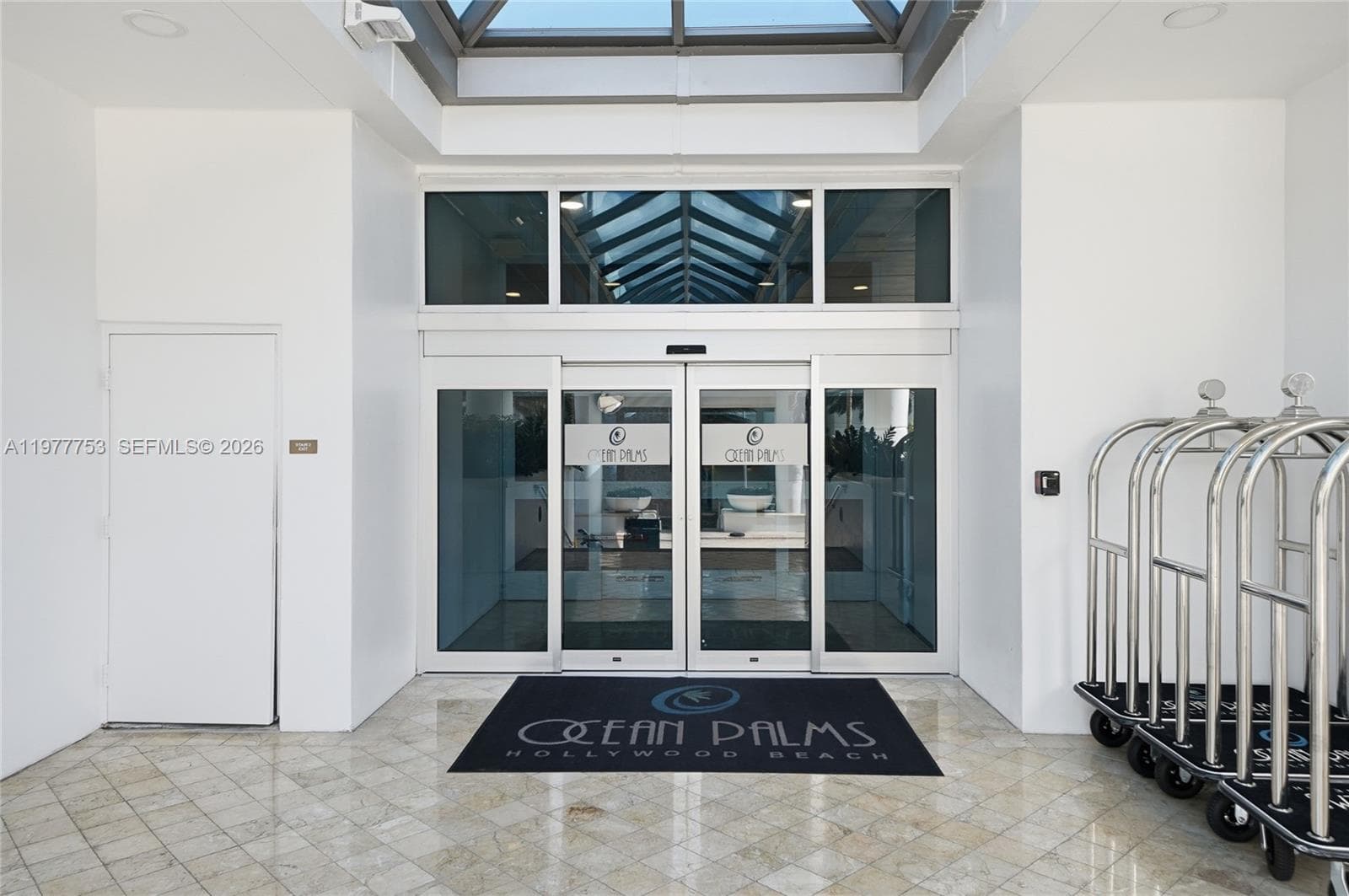 3101 Ocean Dr 2807 photo 4