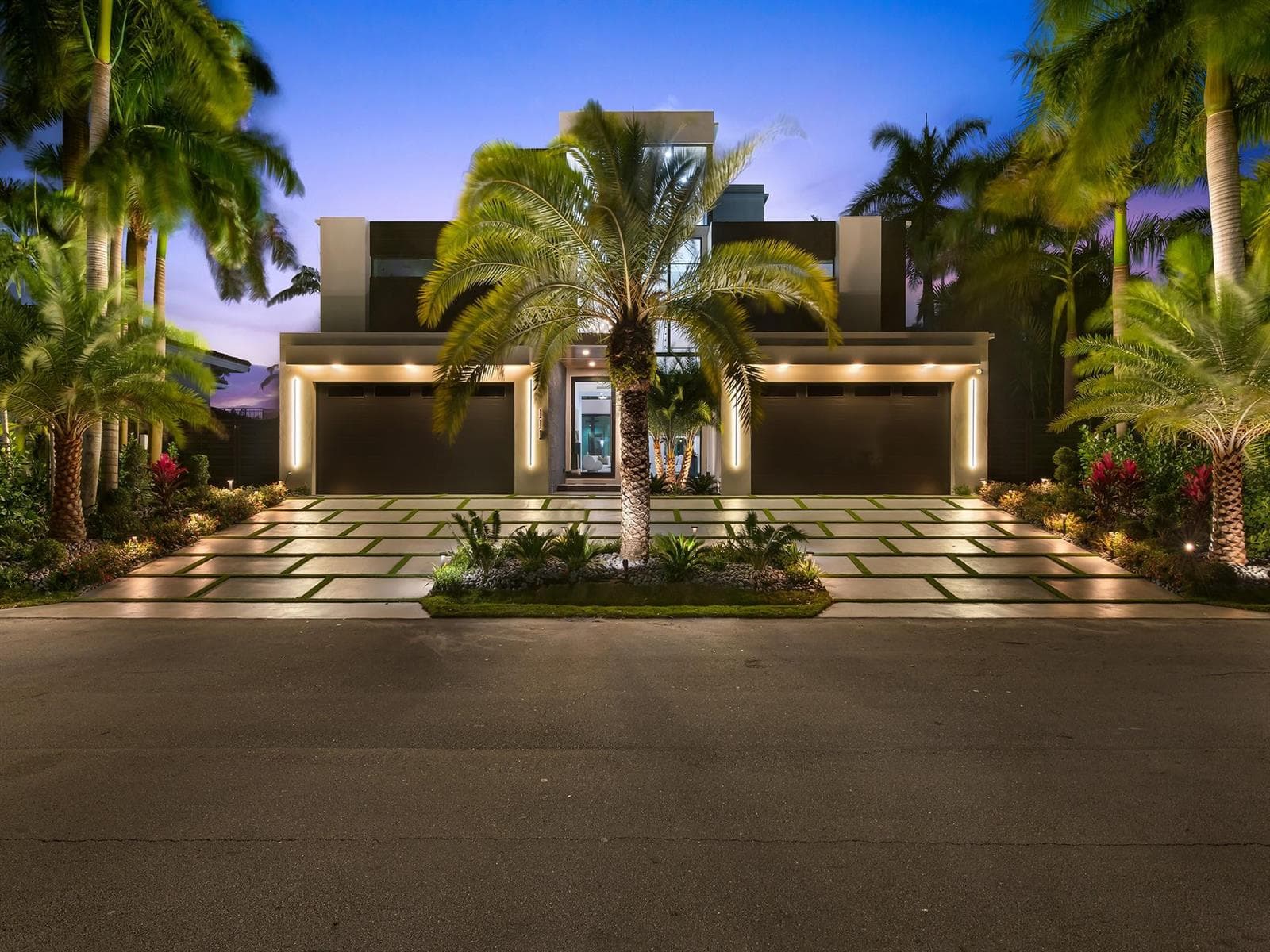 111 Fiesta Way photo 2