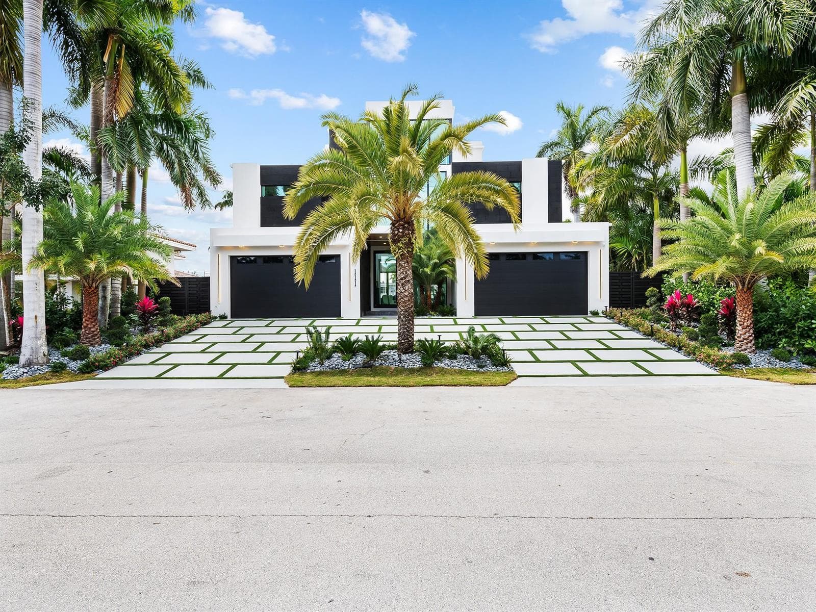 111 Fiesta Way photo 6