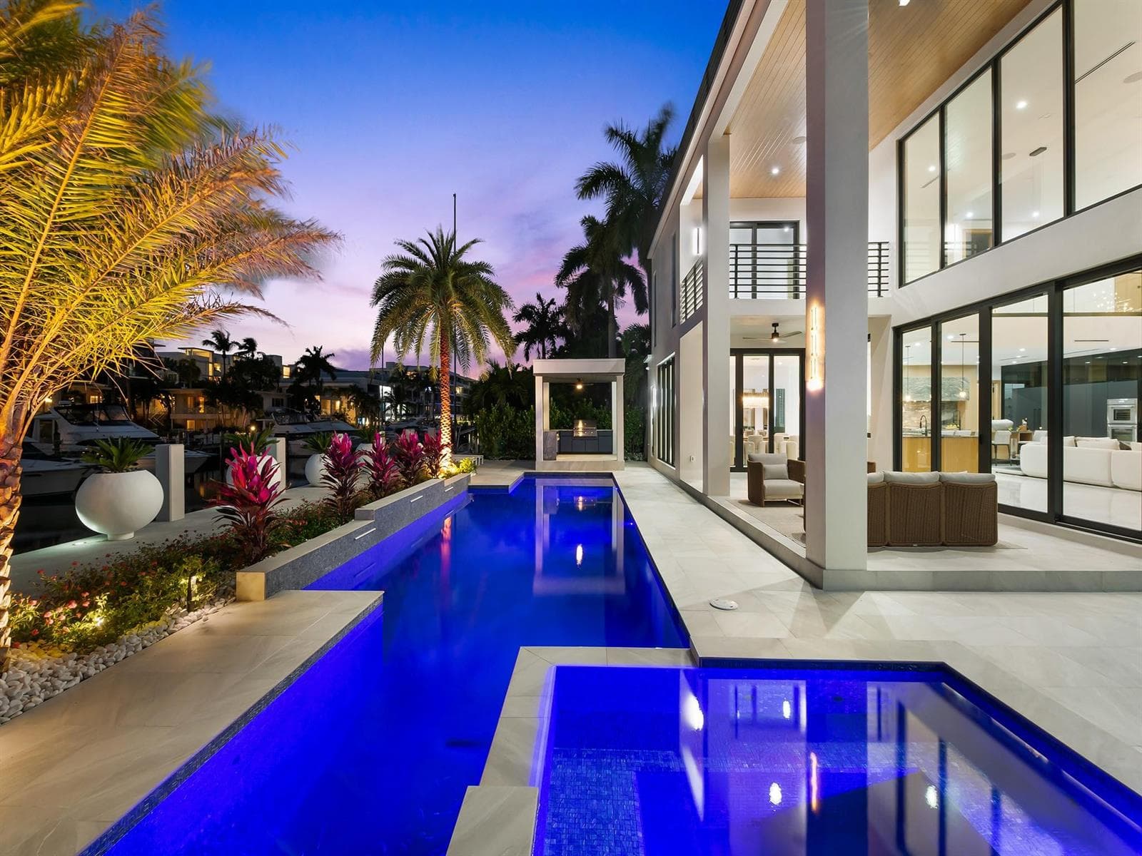 111 Fiesta Way photo 3