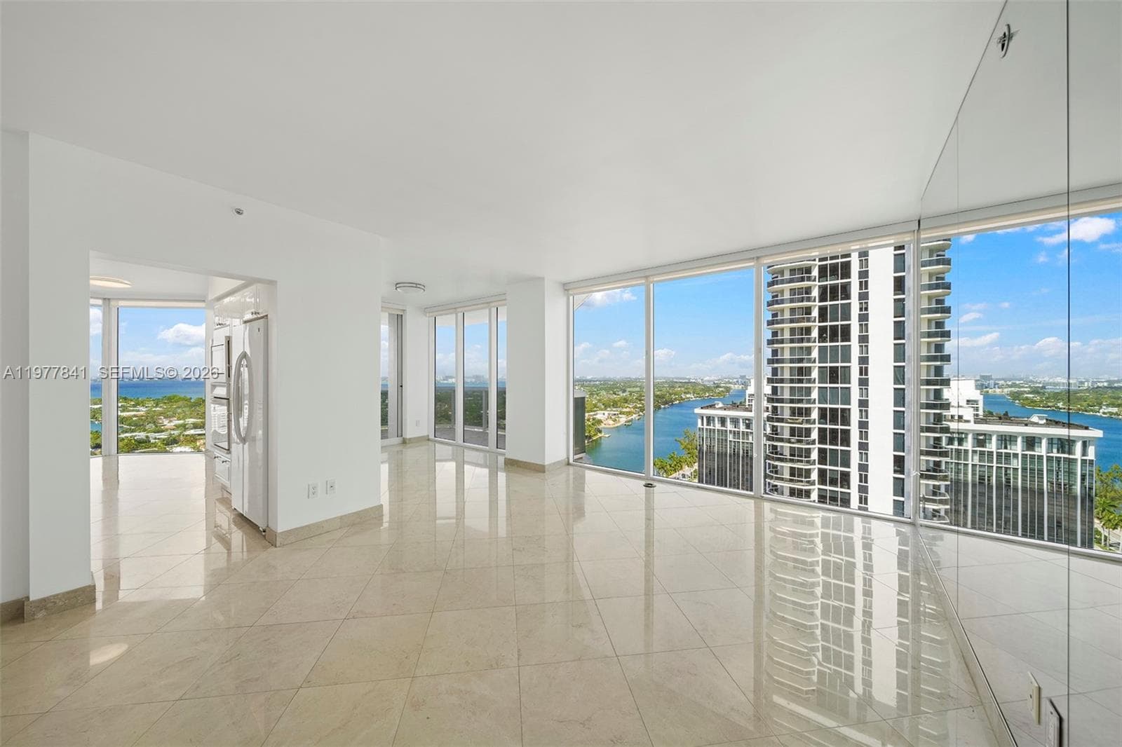 4775 Collins Ave 2507 photo 3