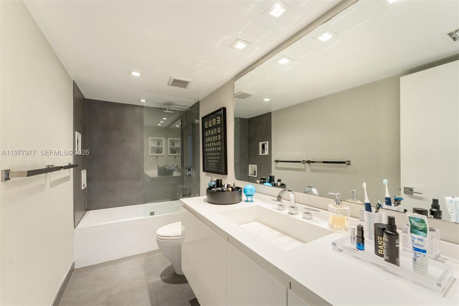 881 Ocean Dr 7D photo 20