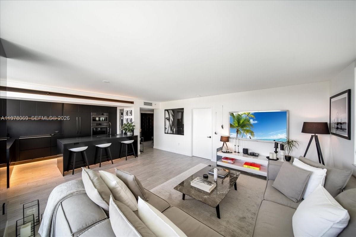 650 West Ave 712 photo 17