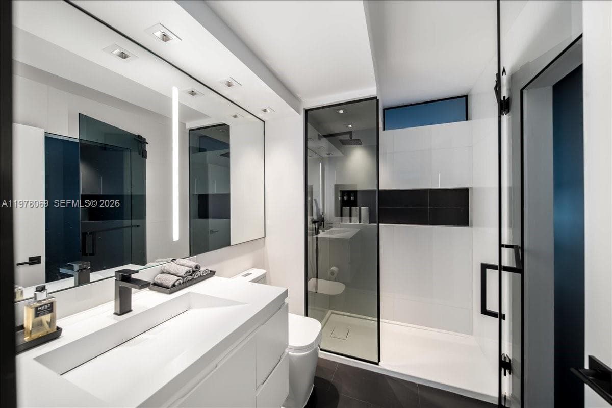 650 West Ave 712 photo 16