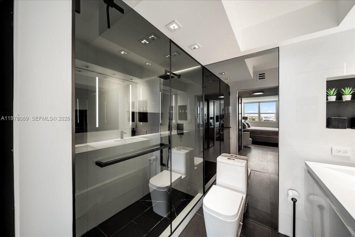 650 West Ave 712 photo 22