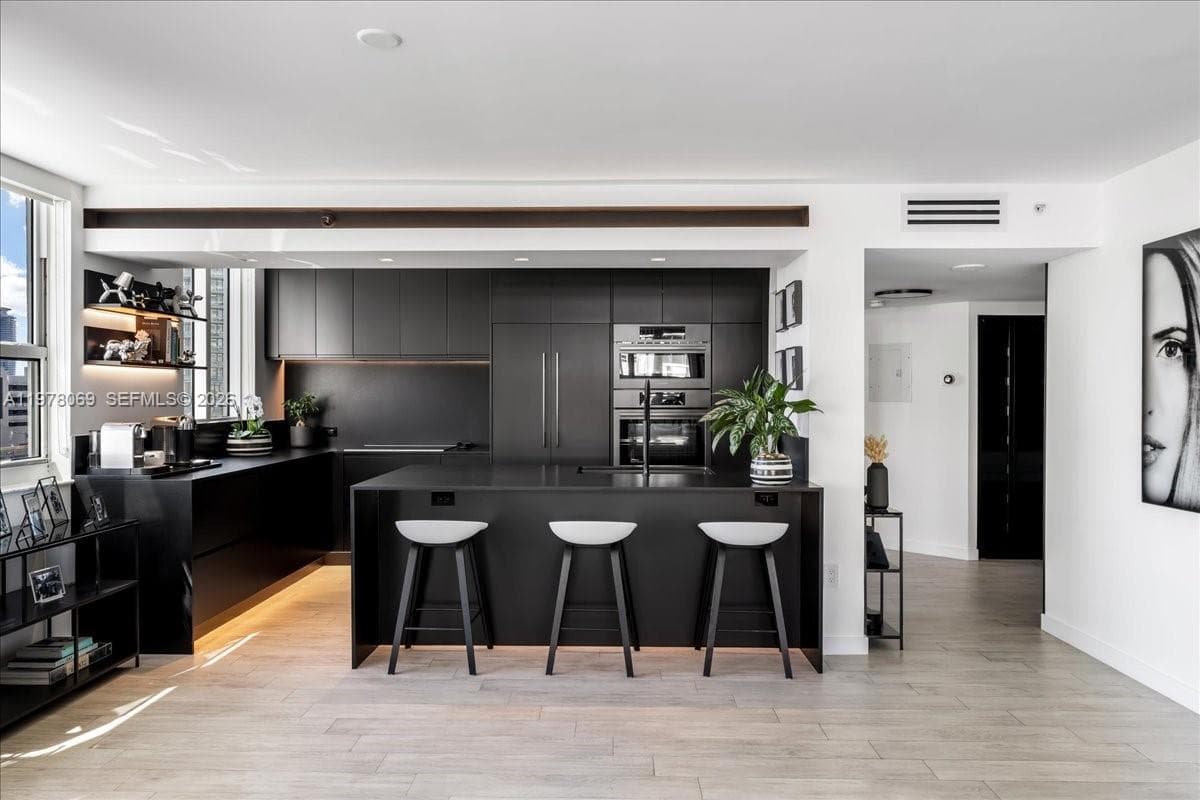 650 West Ave 712 photo 7