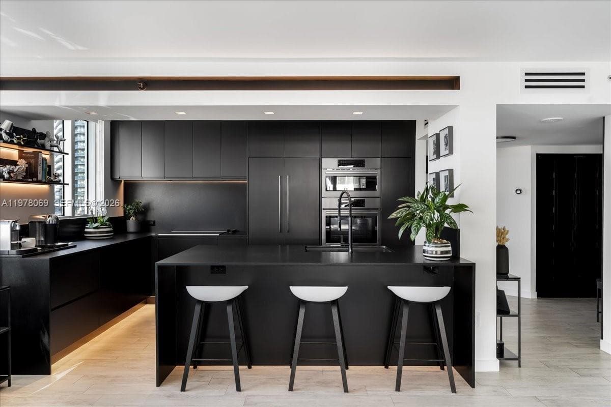 650 West Ave 712 photo 1