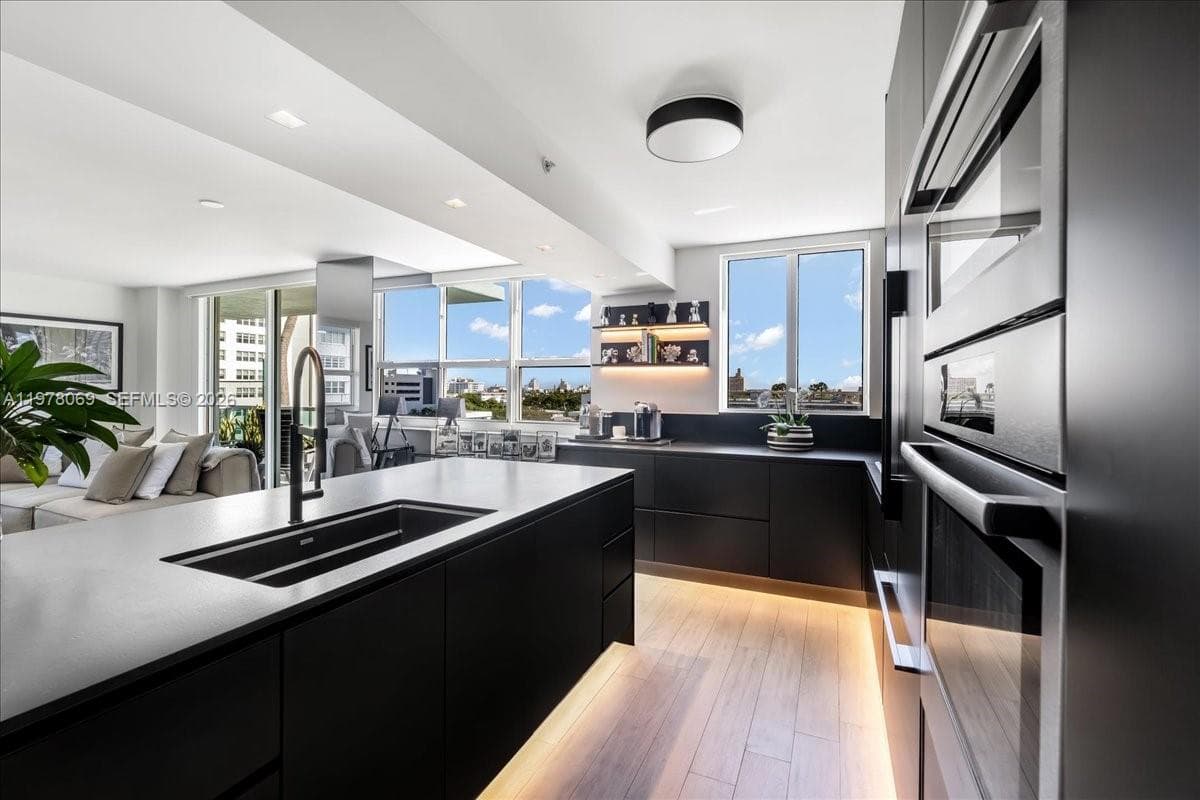 650 West Ave 712 photo 9