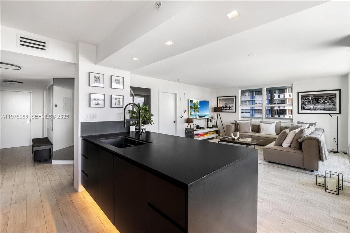 650 West Ave 712 photo 10