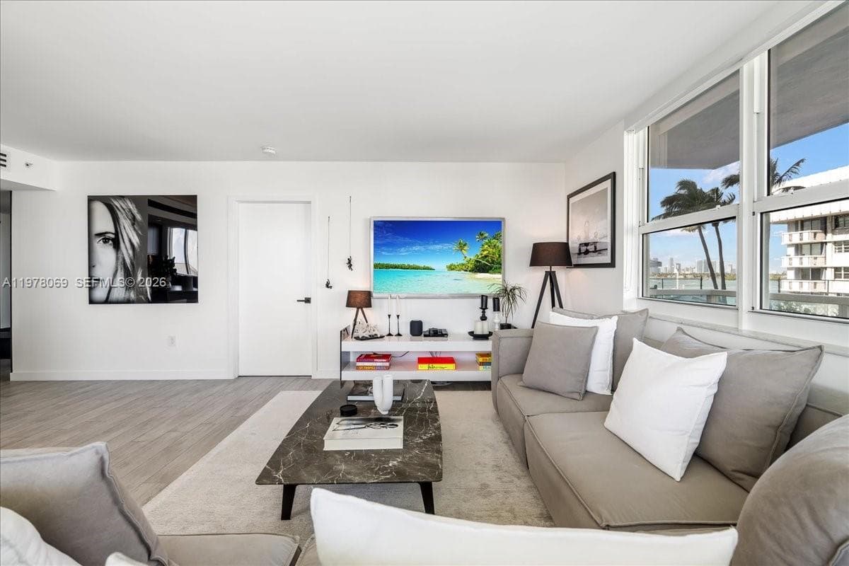 650 West Ave 712 photo 14