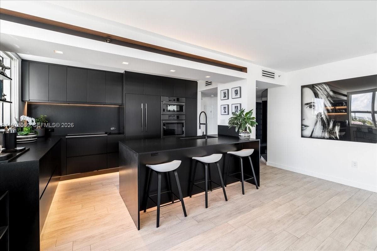 650 West Ave 712 photo 8