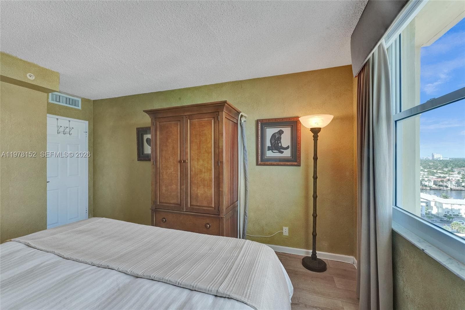 2501 Ocean Dr 1510 photo 22