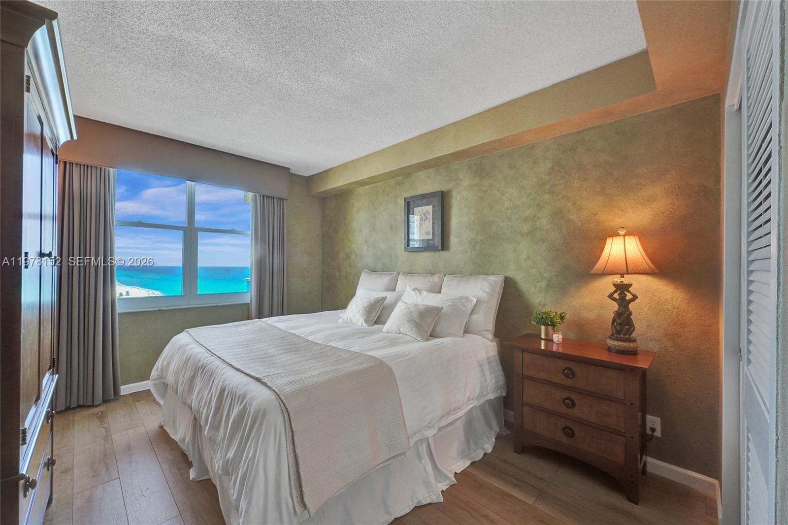 2501 Ocean Dr 1510 photo 19