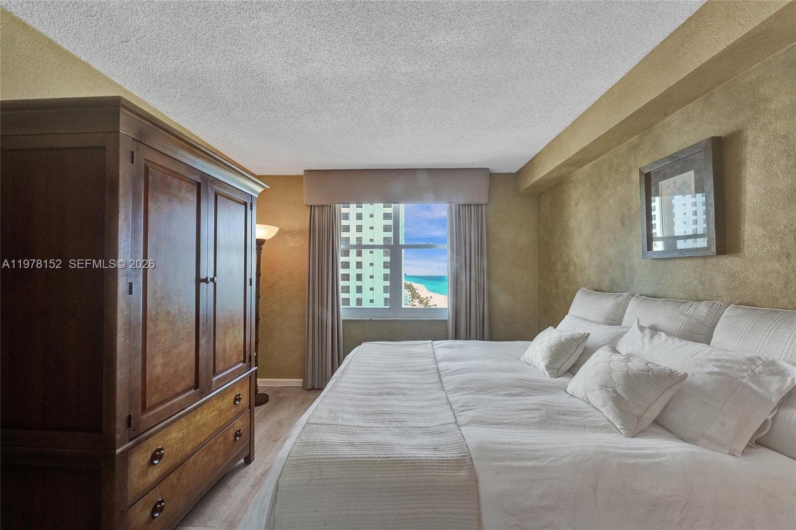 2501 Ocean Dr 1510 photo 21