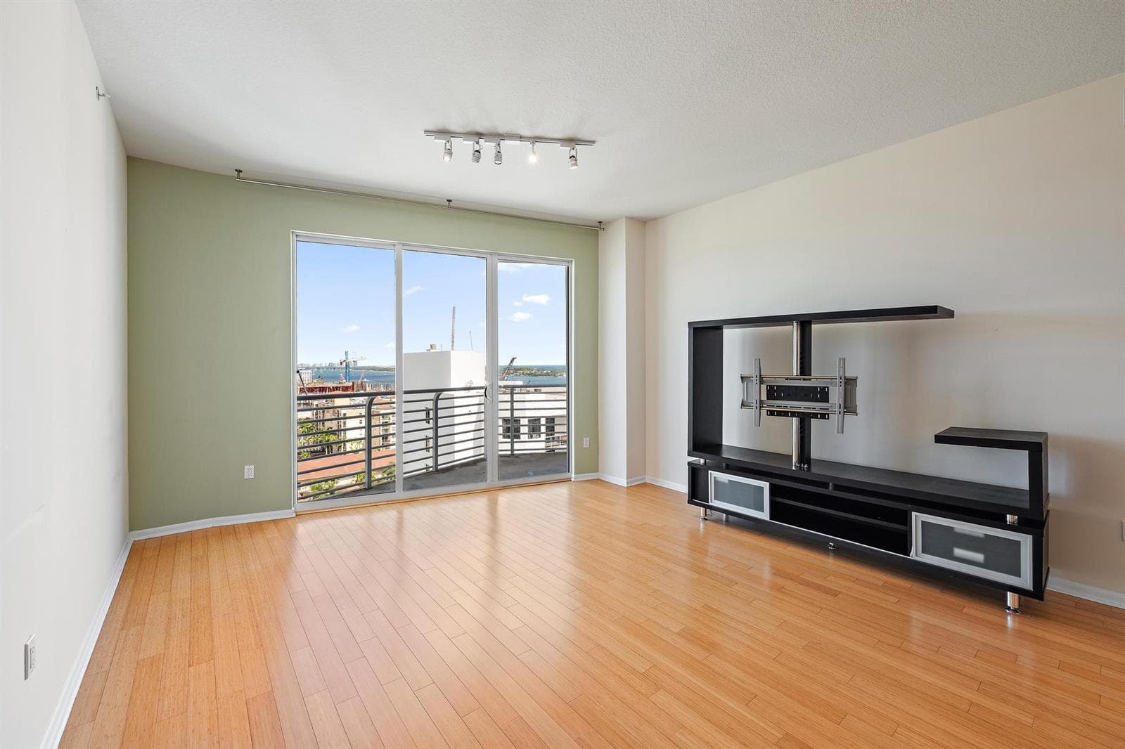 1551 N Flagler Drive Ph L7 photo 9
