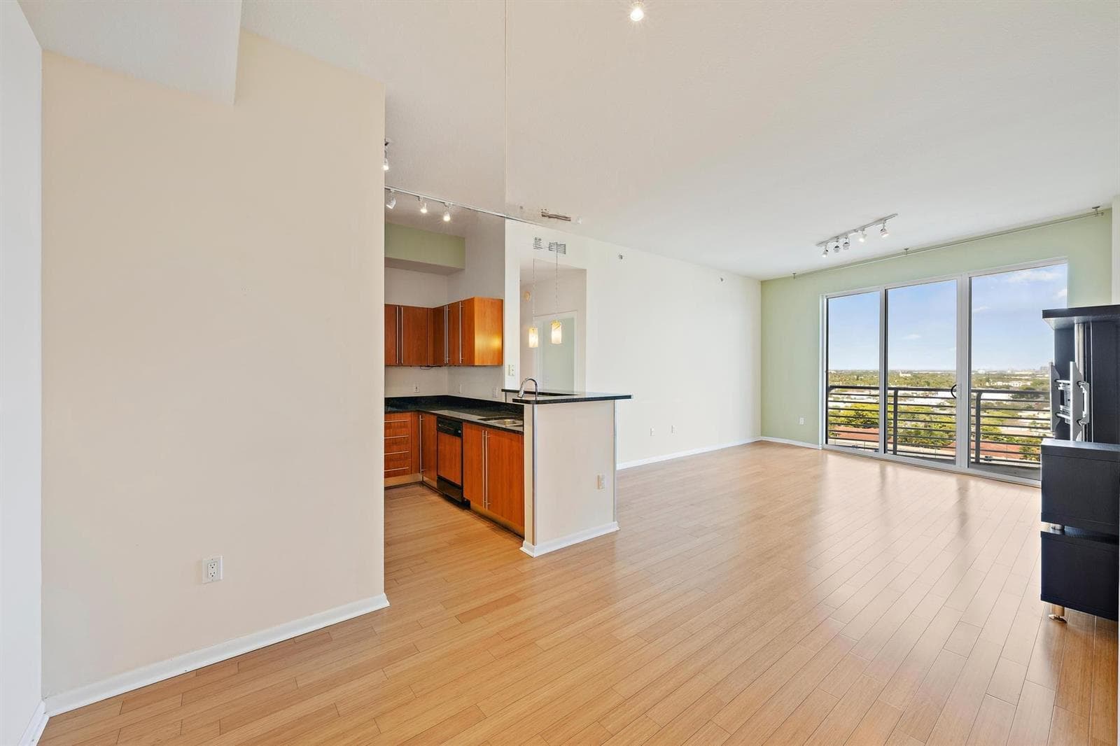 1551 N Flagler Drive Ph L7 photo 4