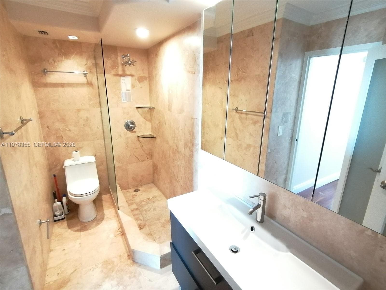 2020 NE 135th St 506 photo 7