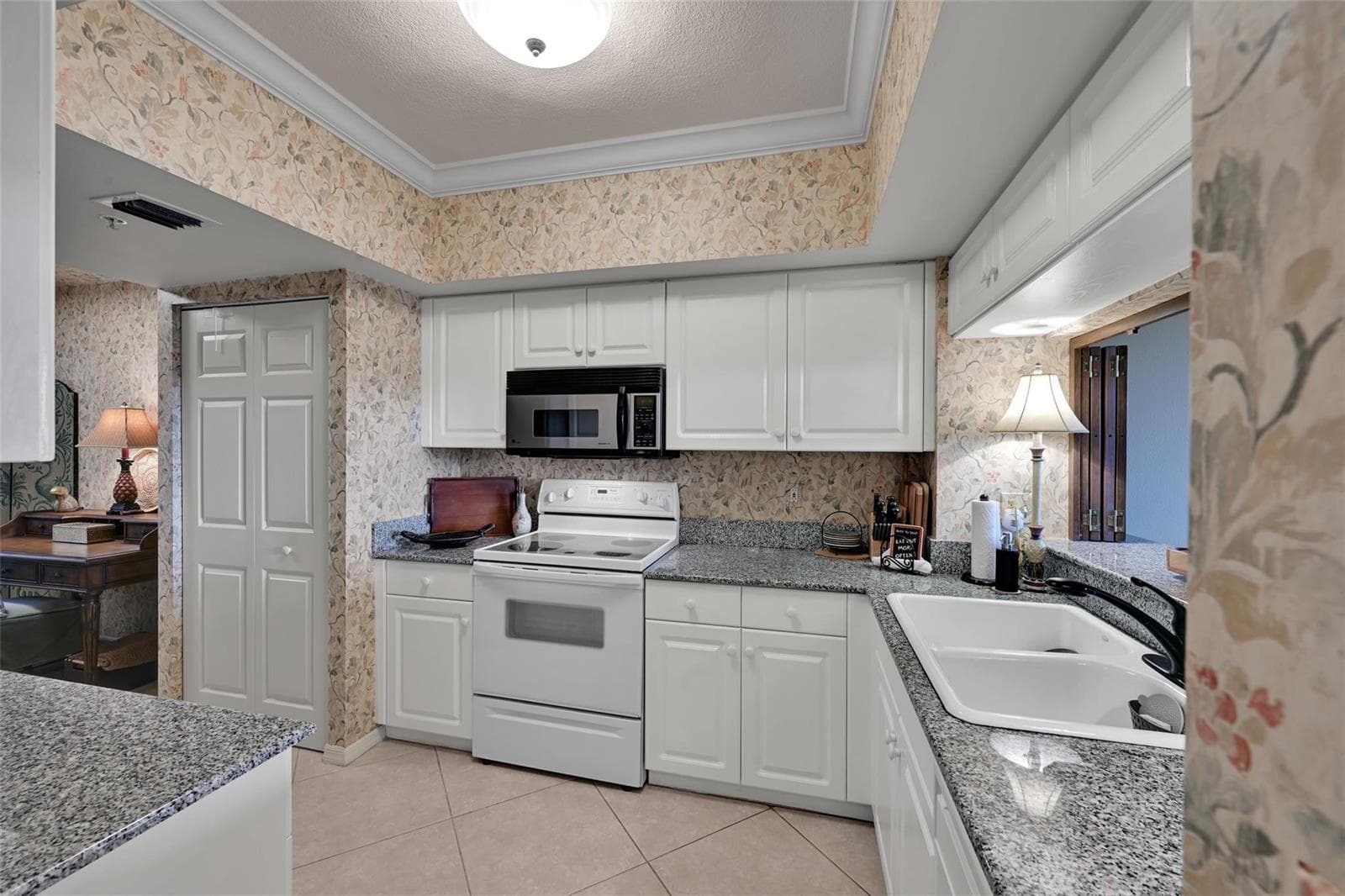 2880 NE 14th Street Causeway 710 photo 12