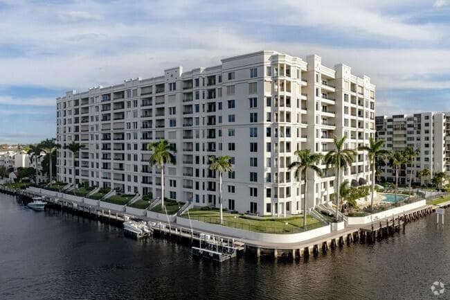 2880 NE 14th Street Causeway 710 photo 1