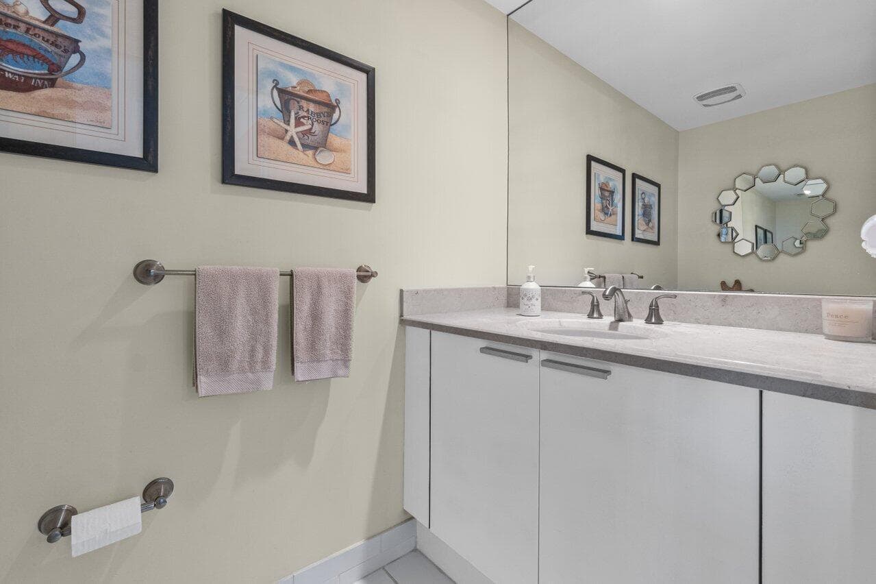 2650 Lake Shore Drive 302 photo 22
