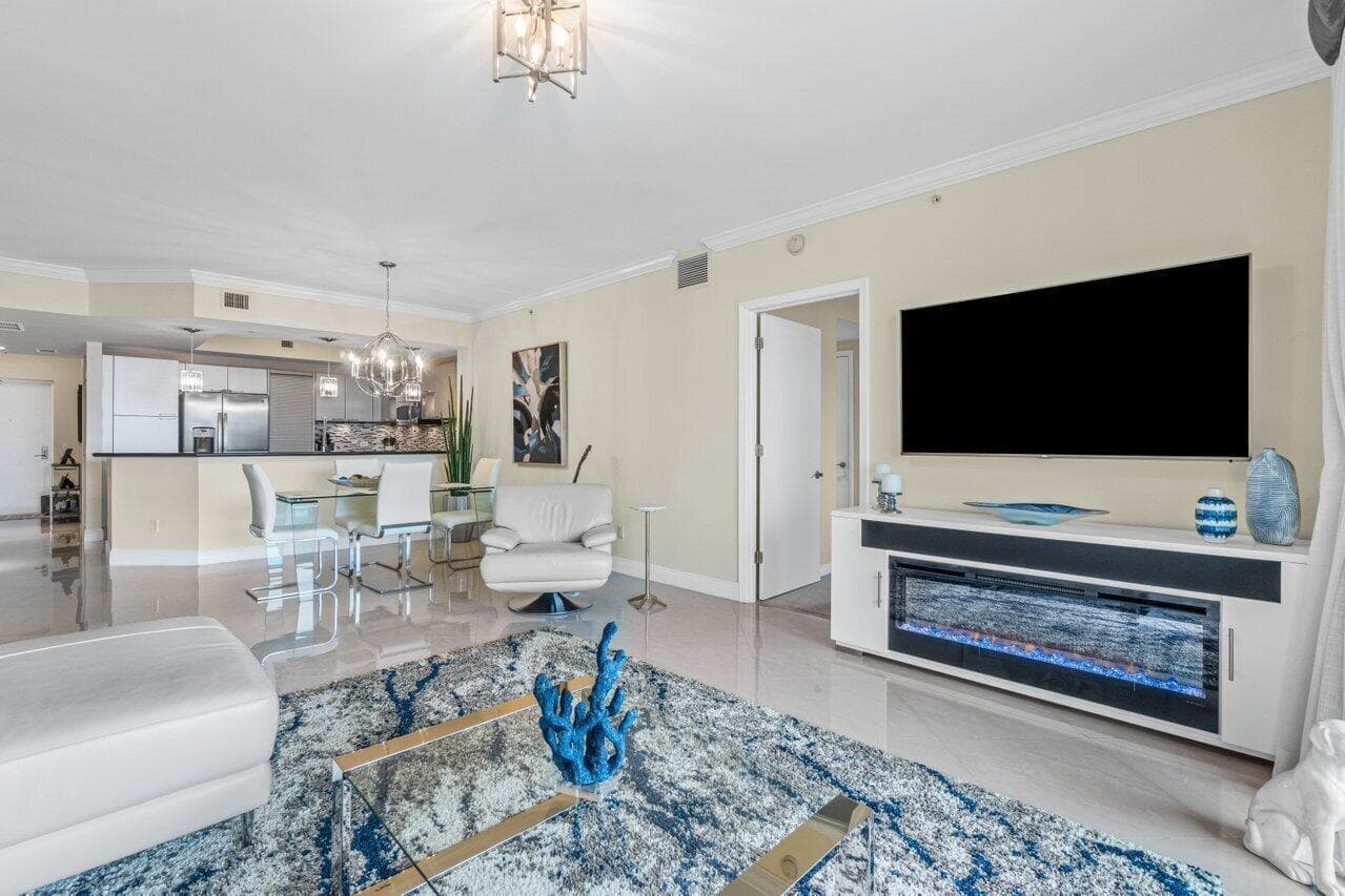 2650 Lake Shore Drive 302 photo 7