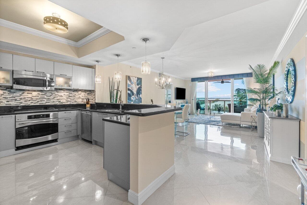 2650 Lake Shore Drive 302 photo 1