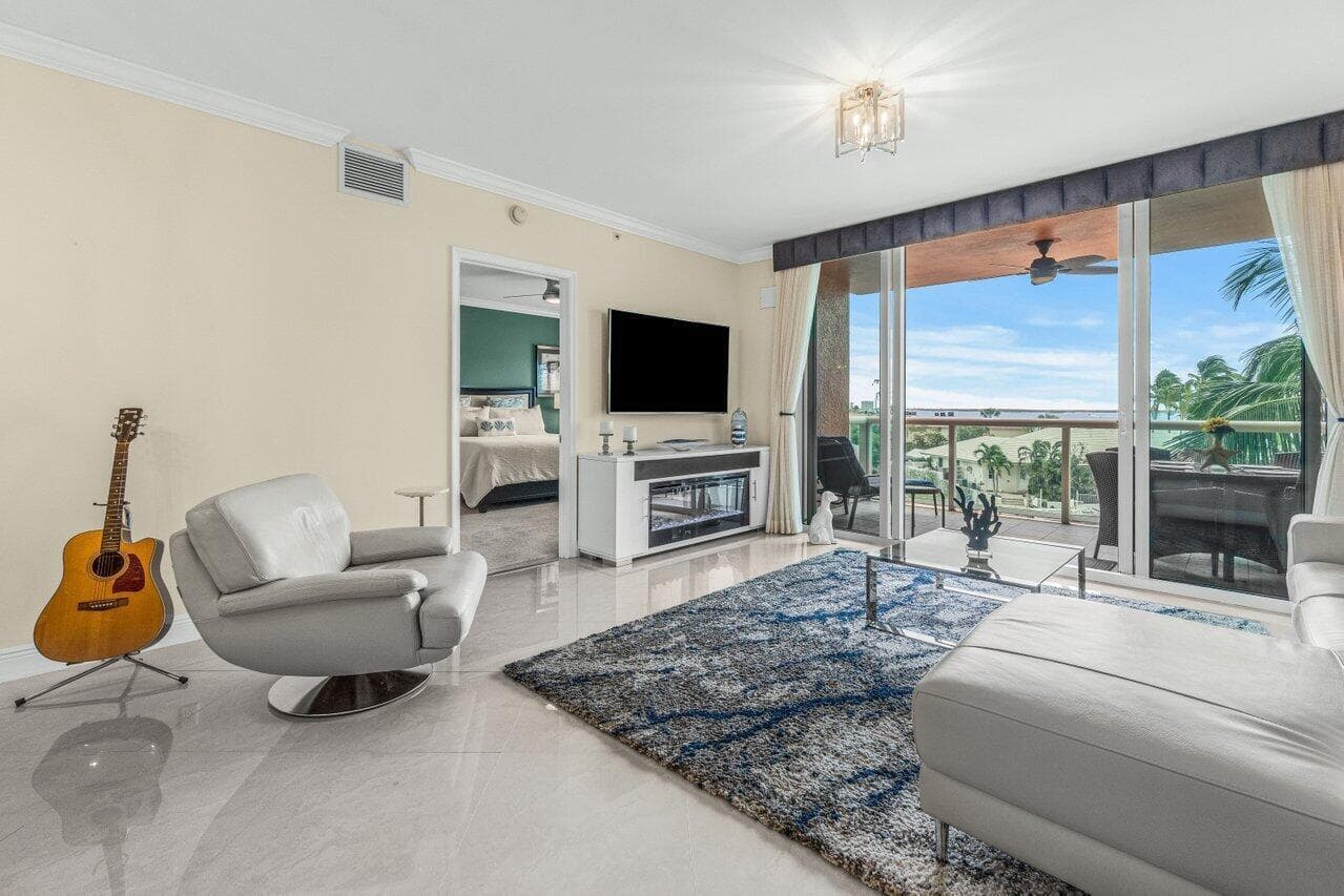 2650 Lake Shore Drive 302 photo 5