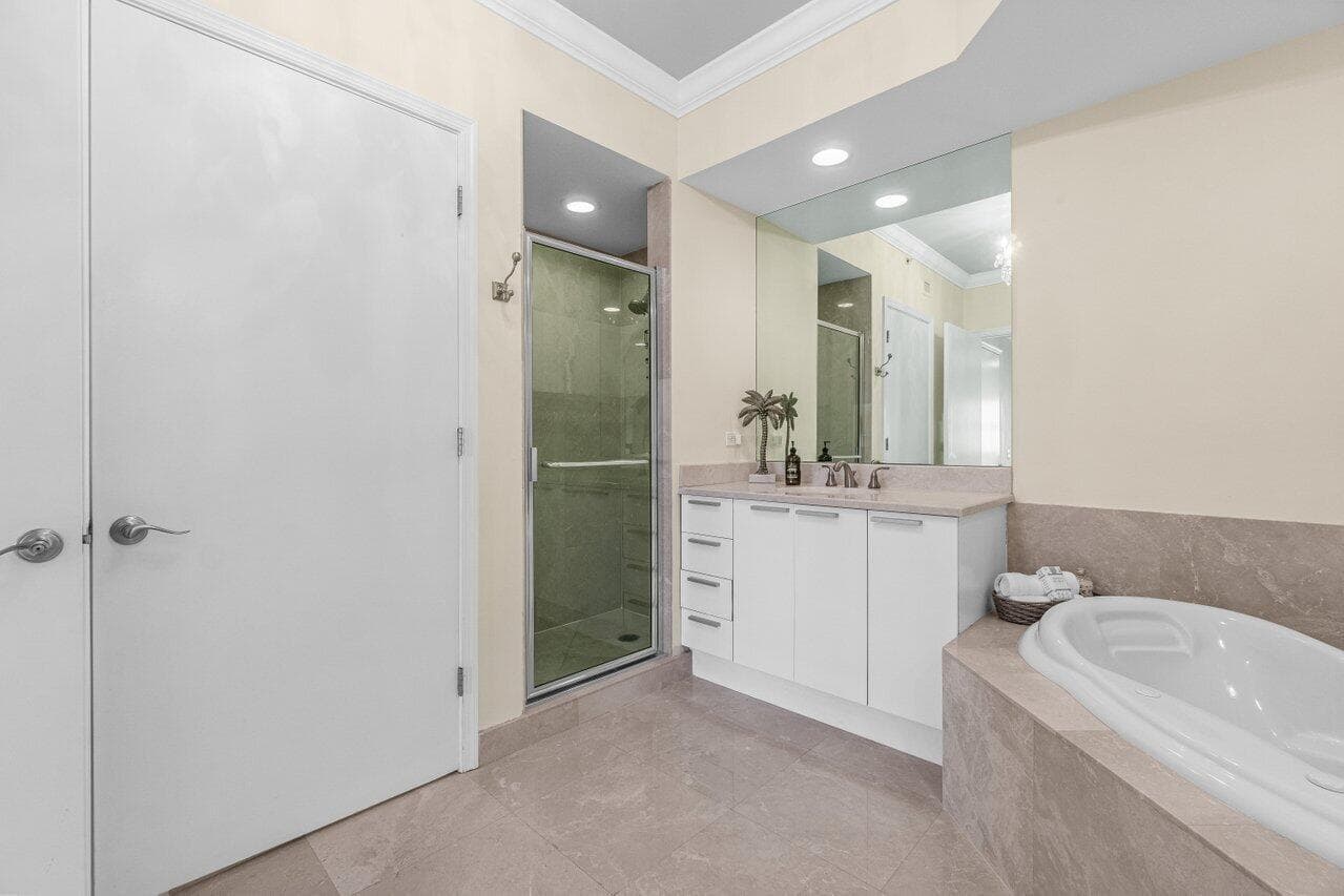2650 Lake Shore Drive 302 photo 15