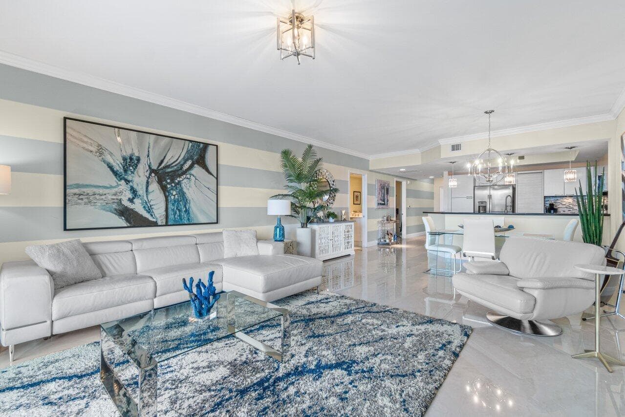 2650 Lake Shore Drive 302 photo 4