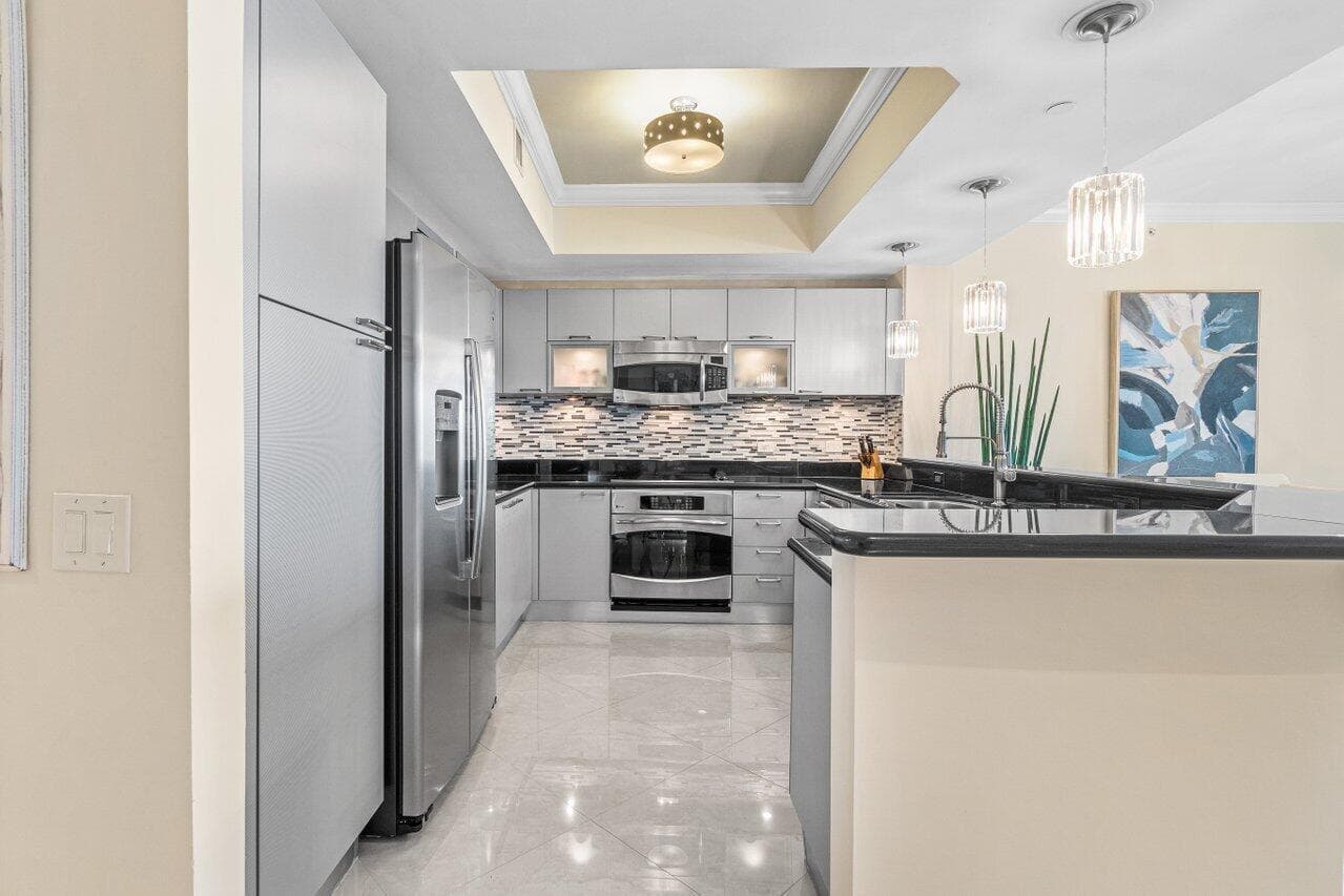 2650 Lake Shore Drive 302 photo 8