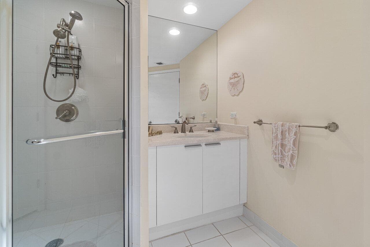 2650 Lake Shore Drive 302 photo 21