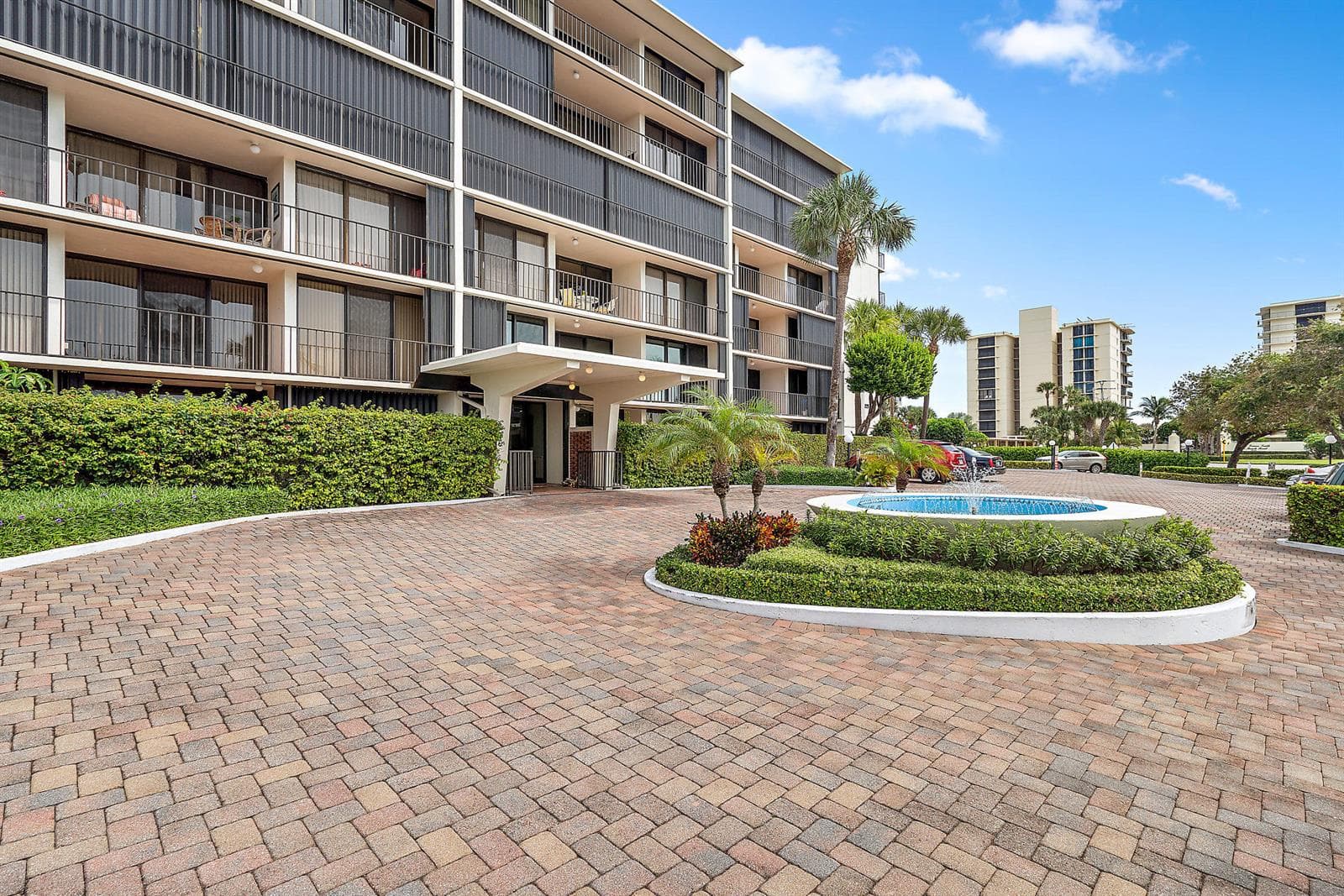 225 Beach Road 401 photo 6