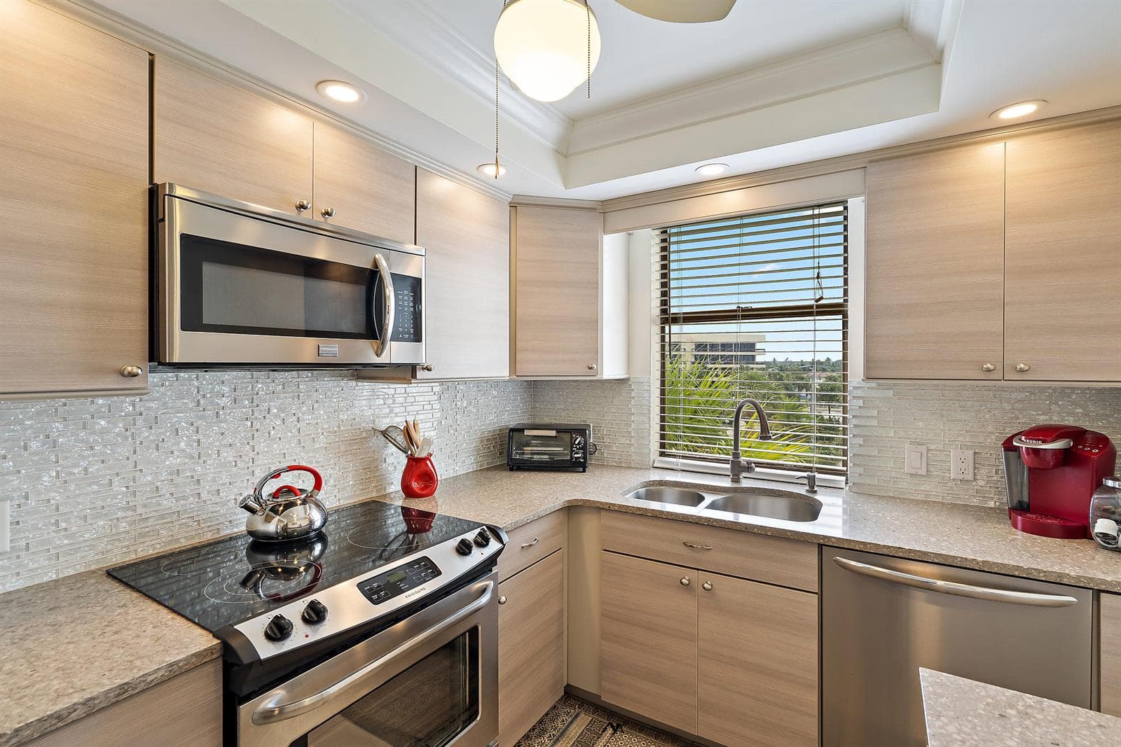 225 Beach Road 401 photo 17