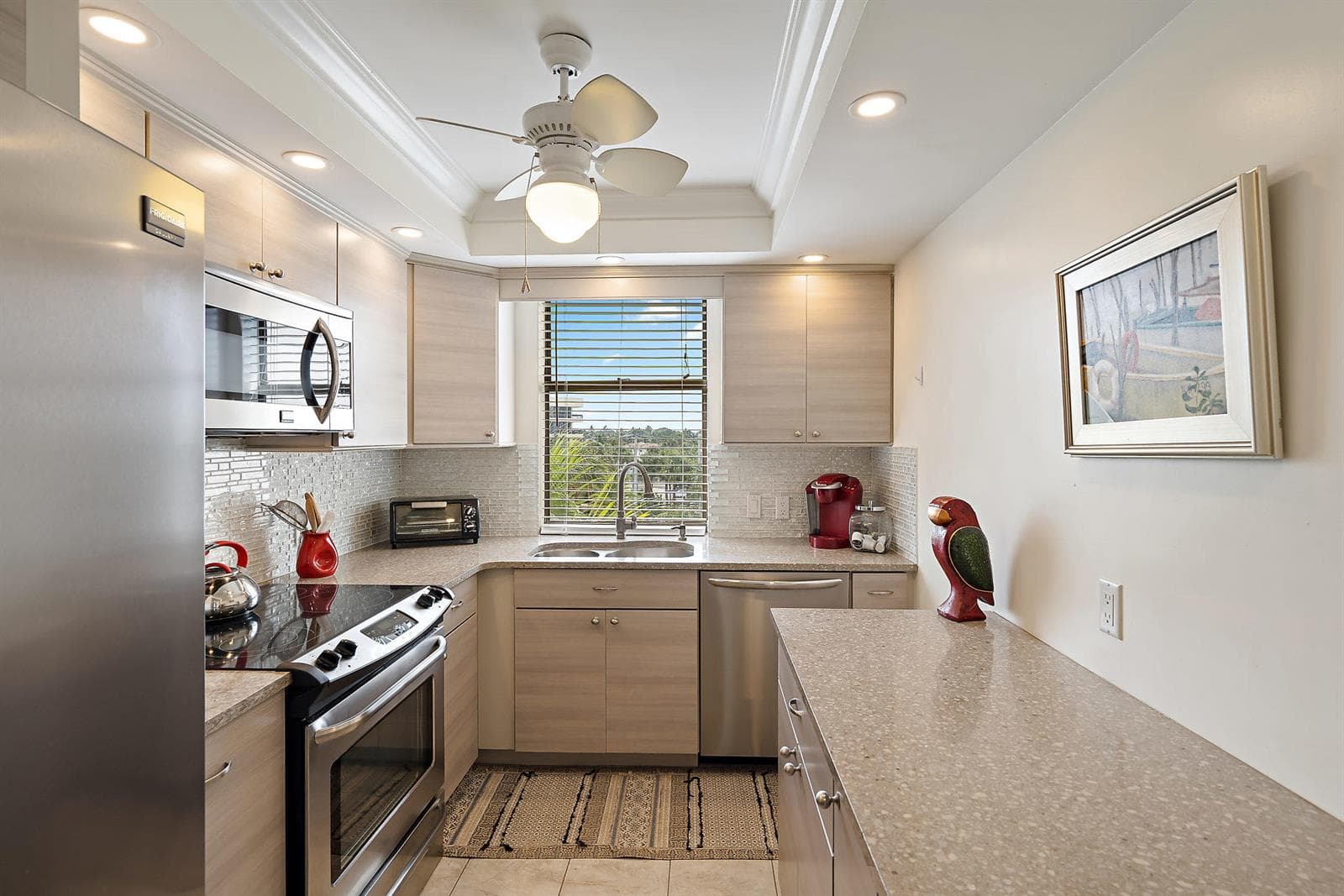 225 Beach Road 401 photo 16