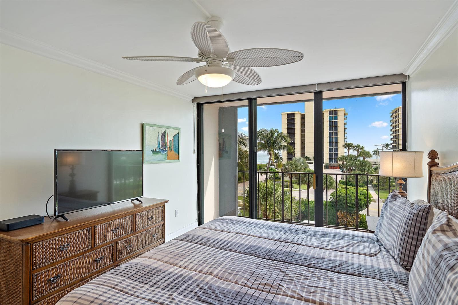 225 Beach Road 401 photo 22