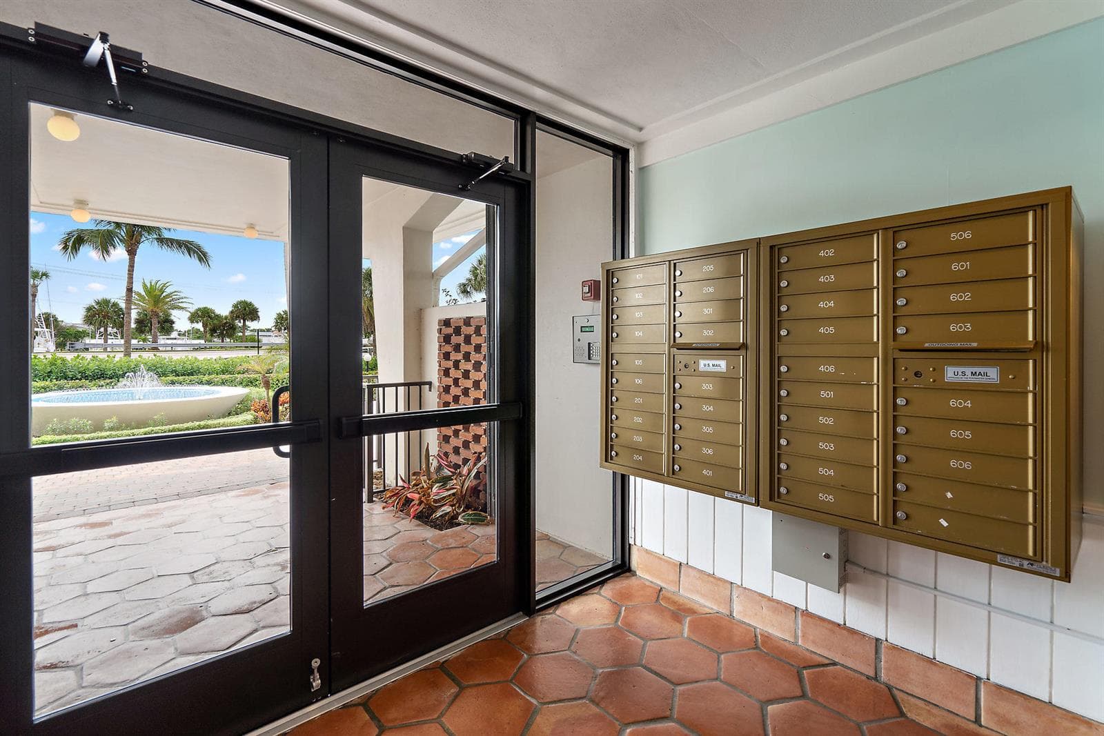 225 Beach Road 401 photo 7