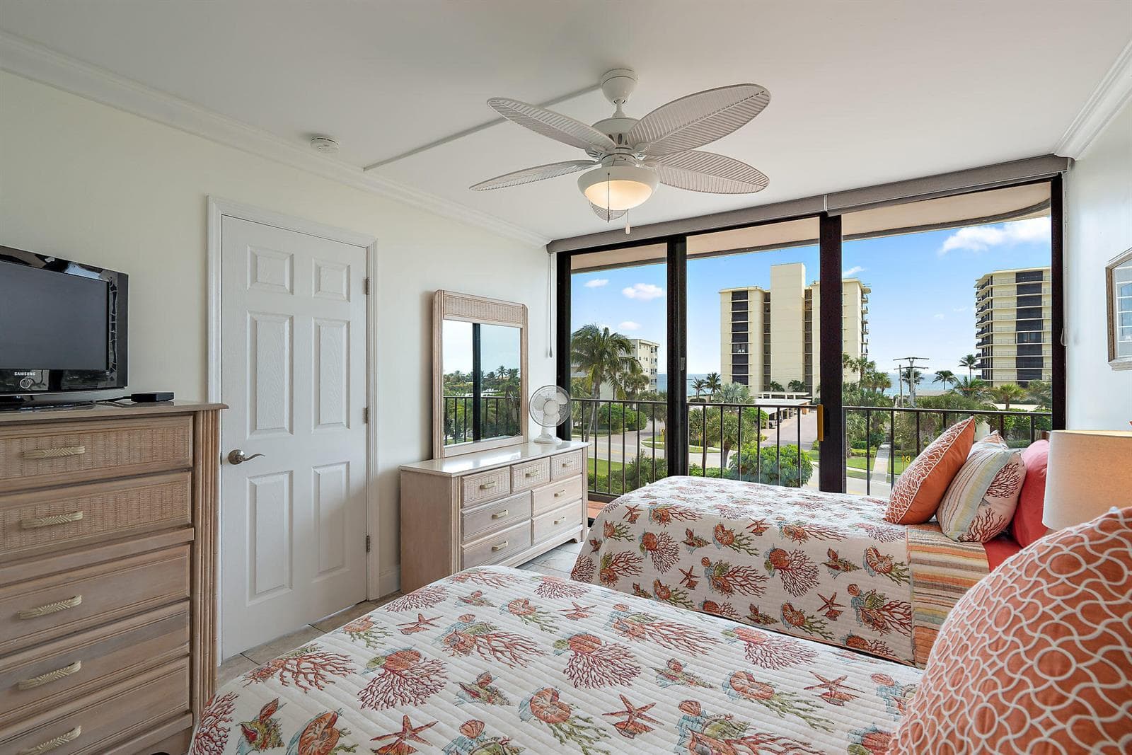 225 Beach Road 401 photo 24