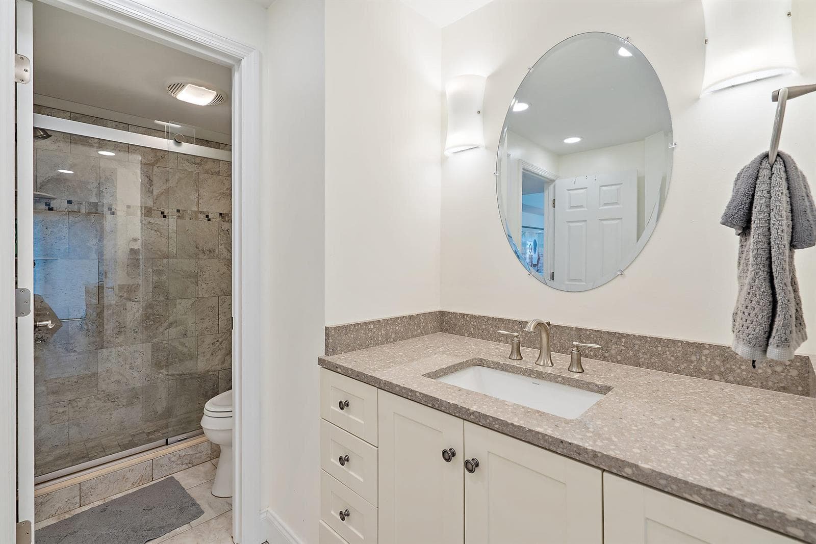 225 Beach Road 401 photo 19