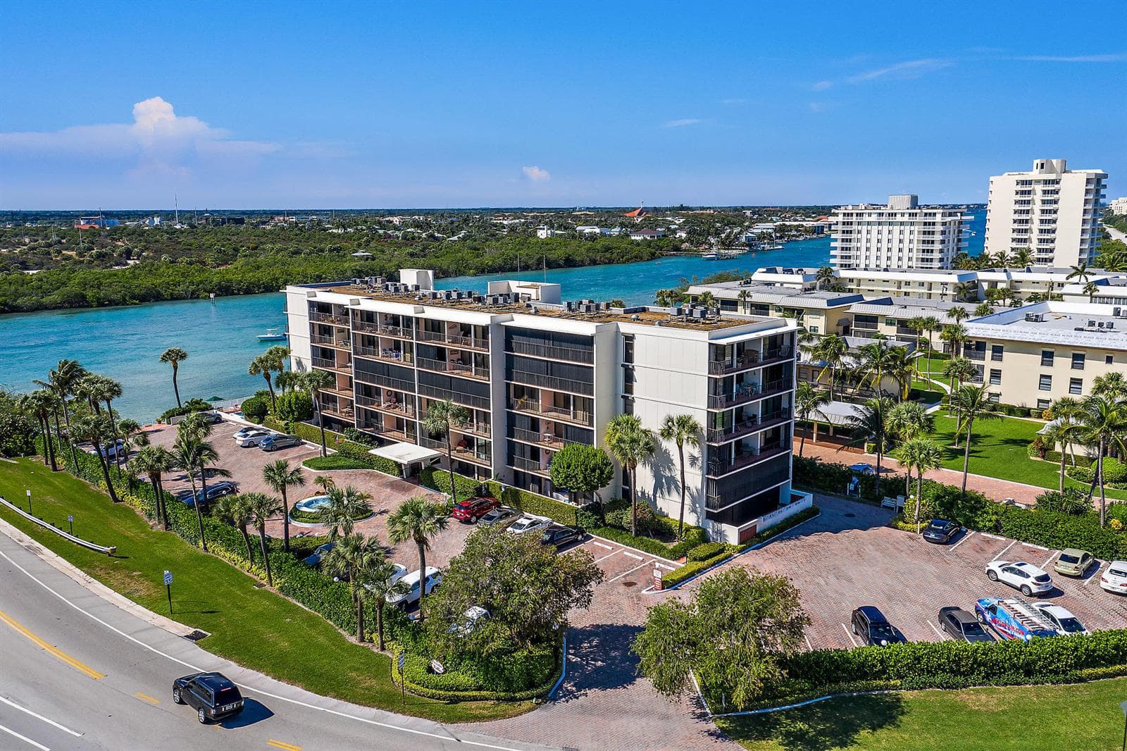 225 Beach Road 401 photo 4