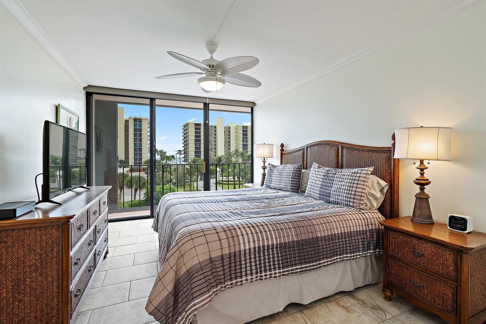 225 Beach Road 401 photo 21