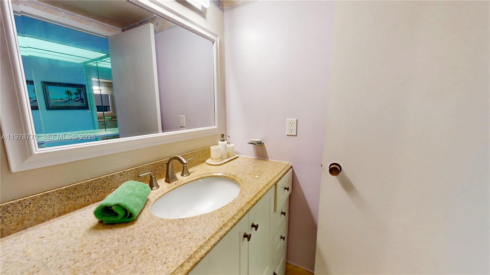 2500 PARKVIEW DR 902 photo 13