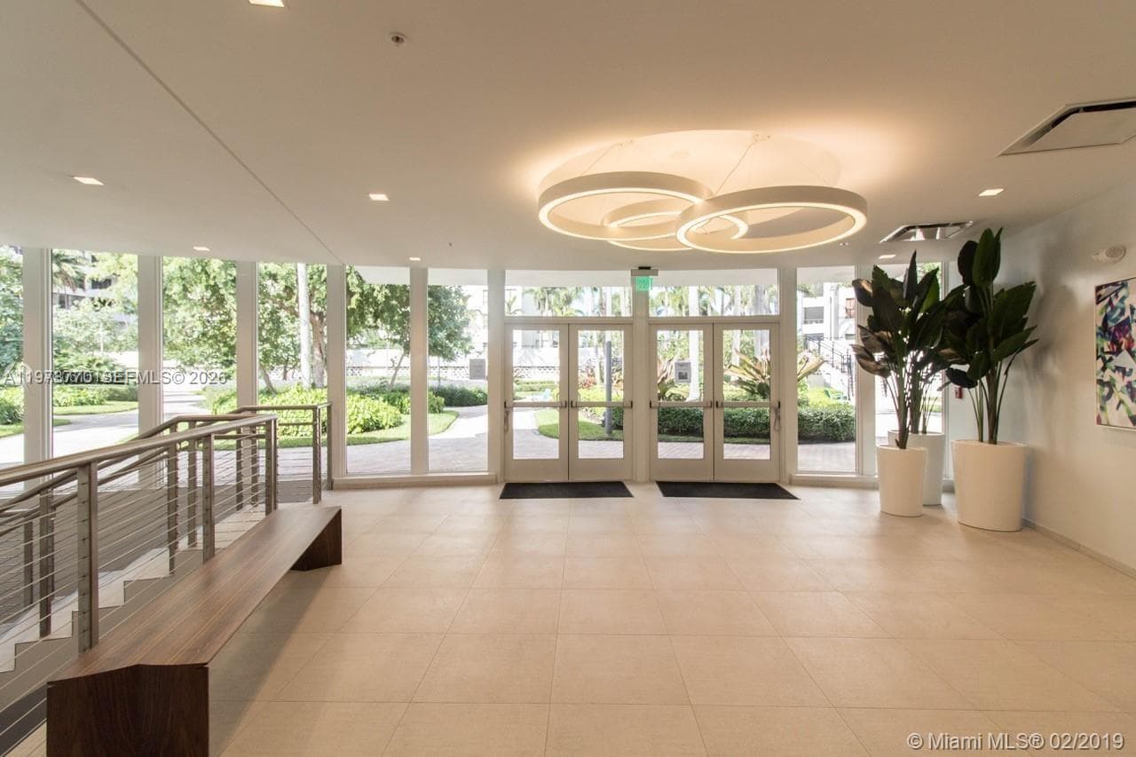 2500 PARKVIEW DR 902 photo 16