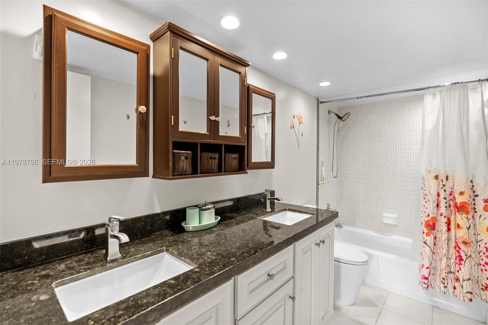 427 Golden Isles Dr 9G photo 13